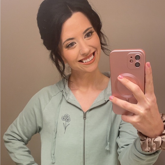 Meet your Posher, Michaella - Picture 1 of 1